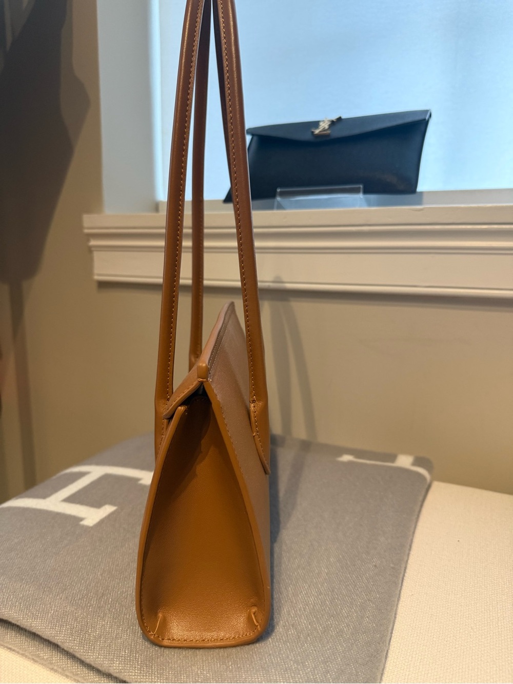 NWOT Quince Italian Leather Shoulder Bag - Picture 4 of 8